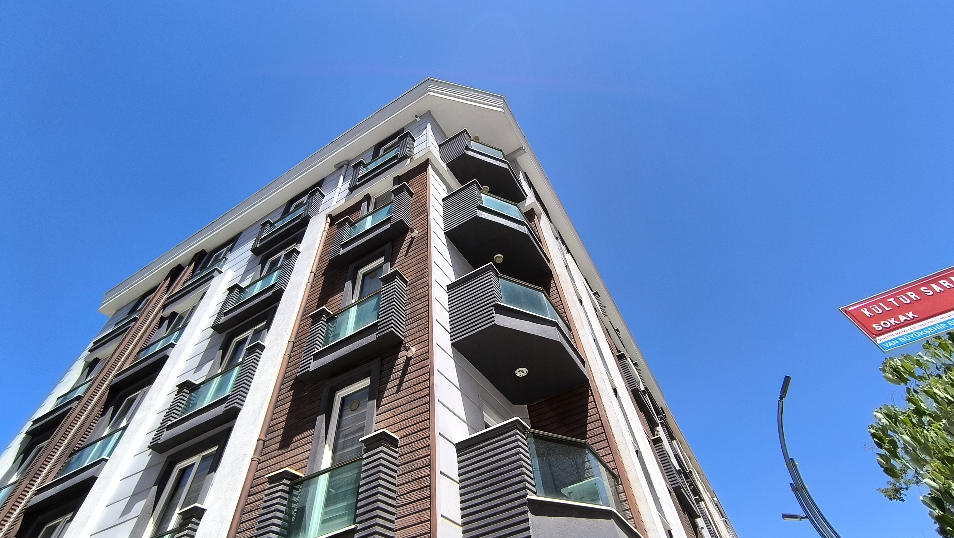 SADIK DEMİR APARTMANI 